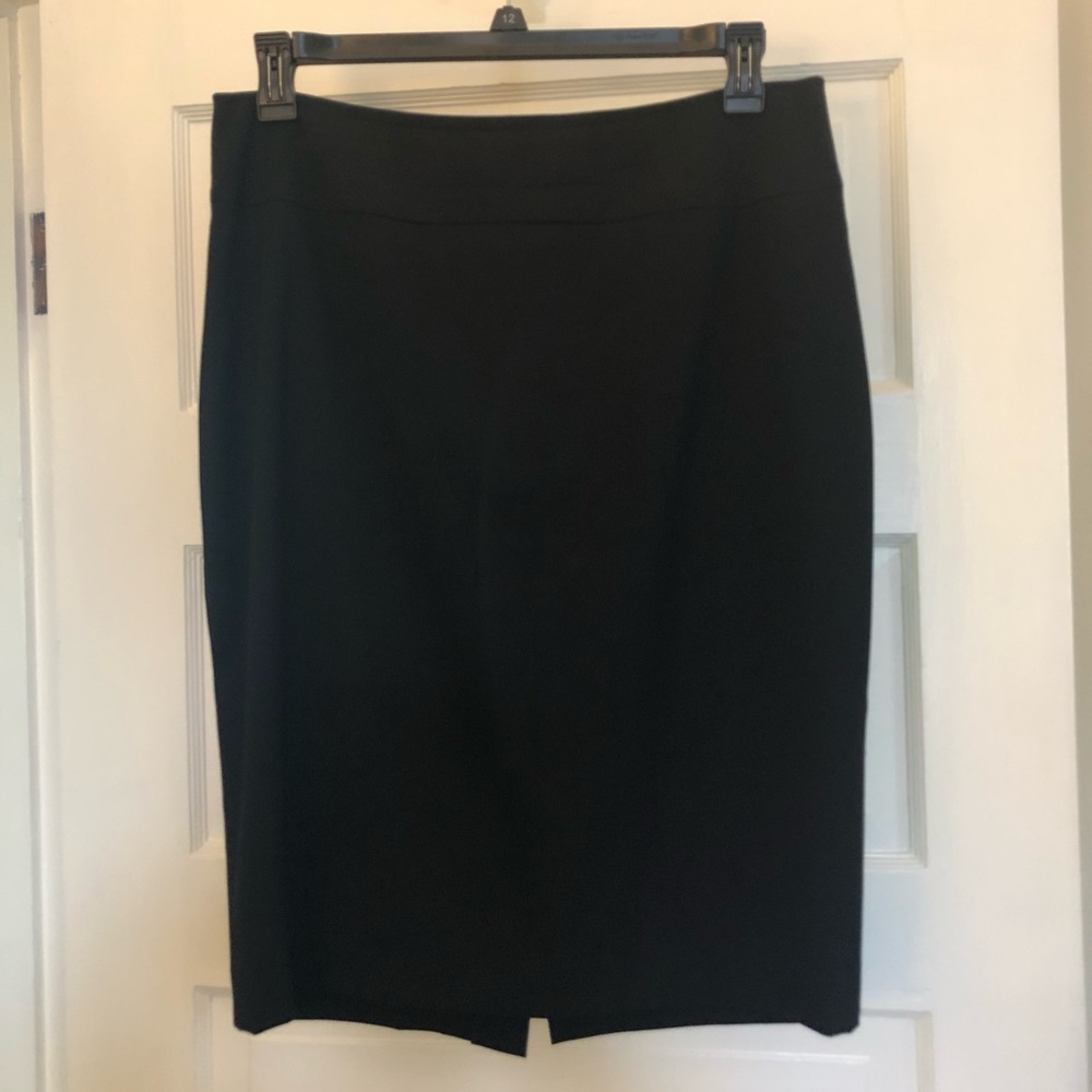 Black lightweight wool pencil skirt from  Lafayette 148 New York. Sz 12